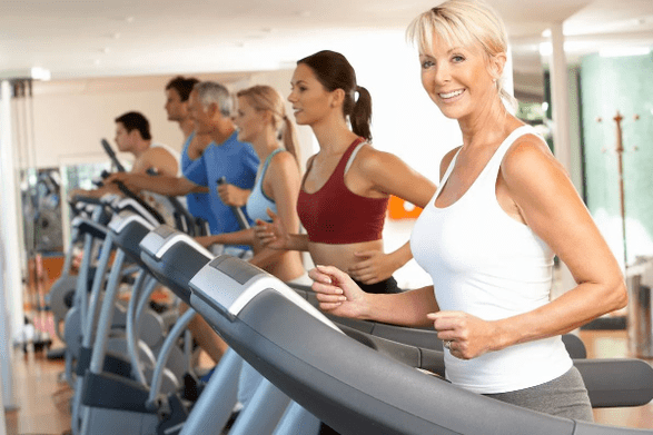 O adestramento de cardio nunha cinta de correr axudarache a perder peso nas áreas abdominais e laterais